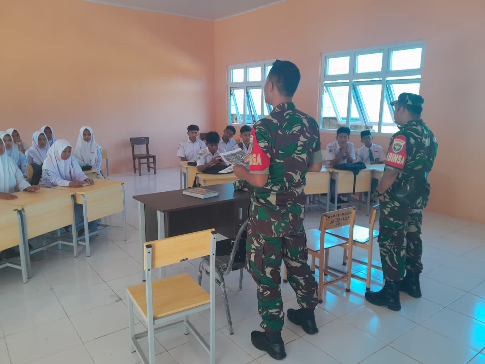 Koramil Samadua Gelar Kampanye Kreatif Penerimaan Calon Taruna Akademi  TNI di SMAN 1 Samadua
