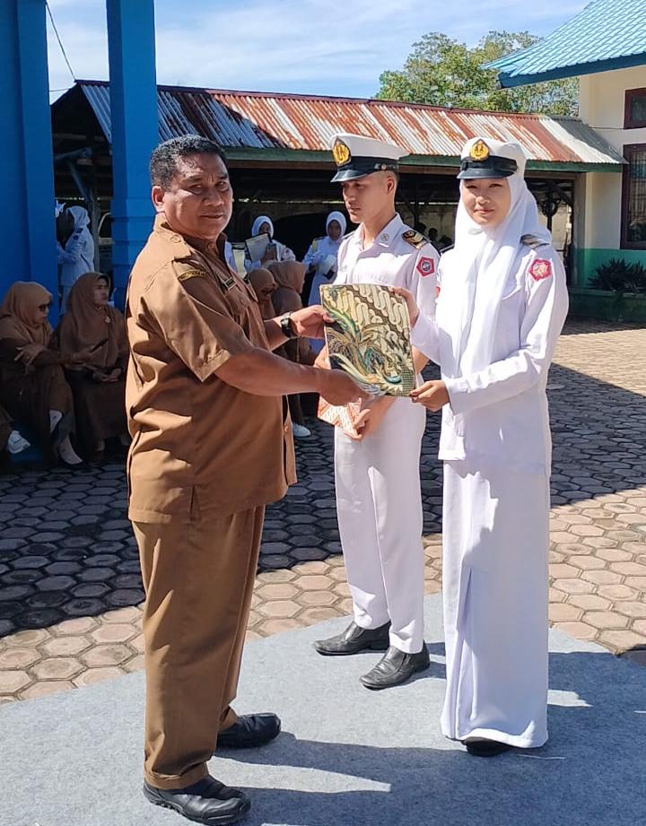 SMK 1 Labuhanhaji Laksanakan Kegiatan Upacara Bendera dan Hari Kartini dan Terpilih Dua Lulusan Terbaik 