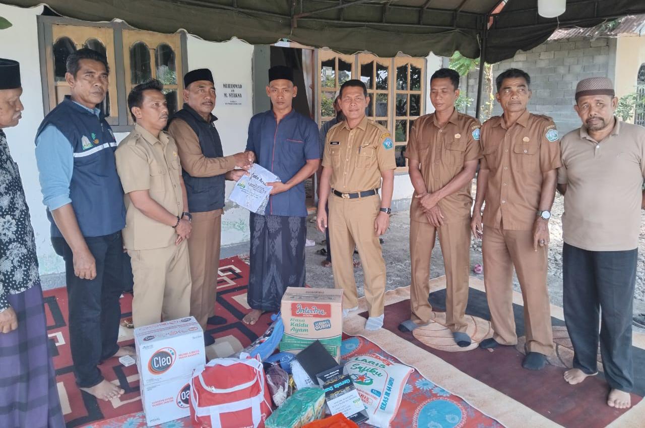 Dinsos Aceh Selatan Antar Bantuan di Rumah Duka TKI Malaysia yang Meninggal Dunia