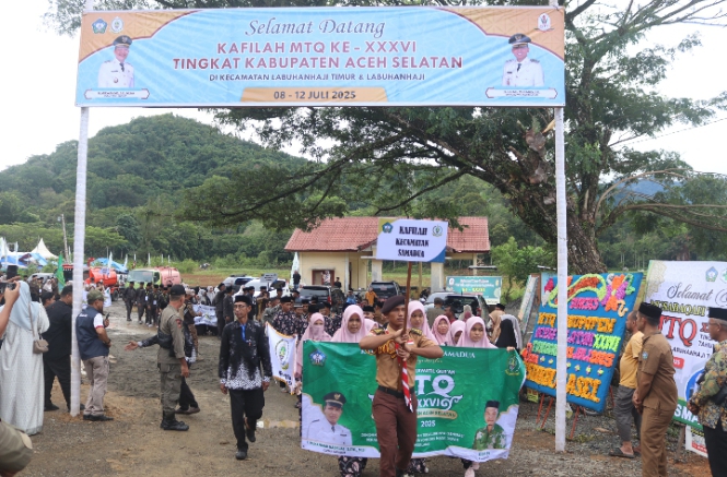 Bupati Aceh Selatan Sambut dan Saksikan Pawai Ta'ruf Kafilah MTQ Tingkat Kabupaten