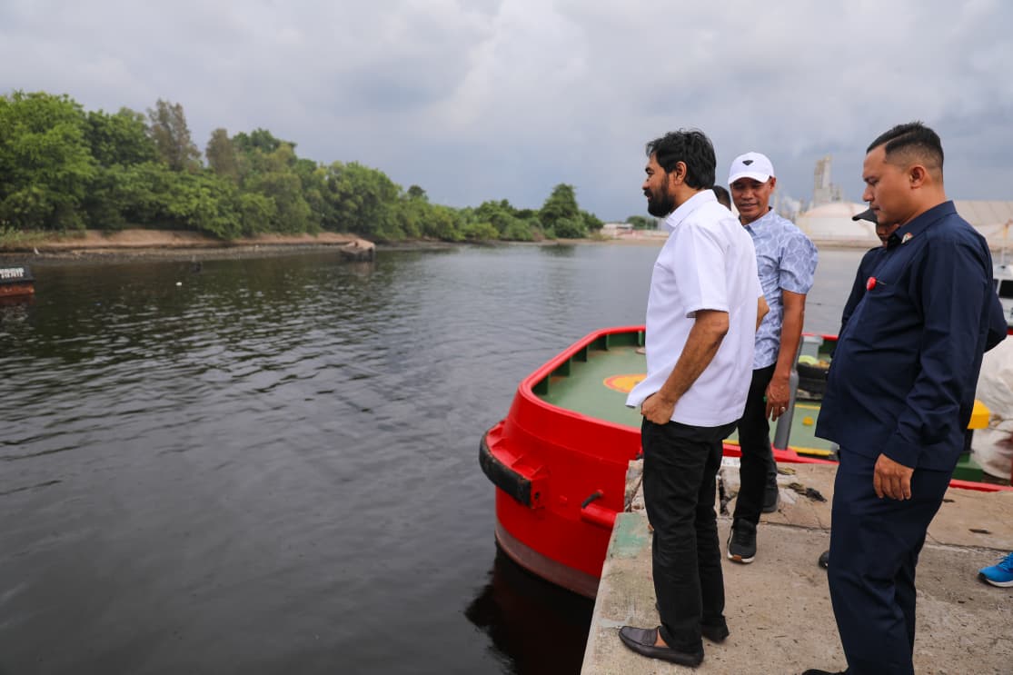 Mualem Tinjau Pelabuhan Krueng Geukueh