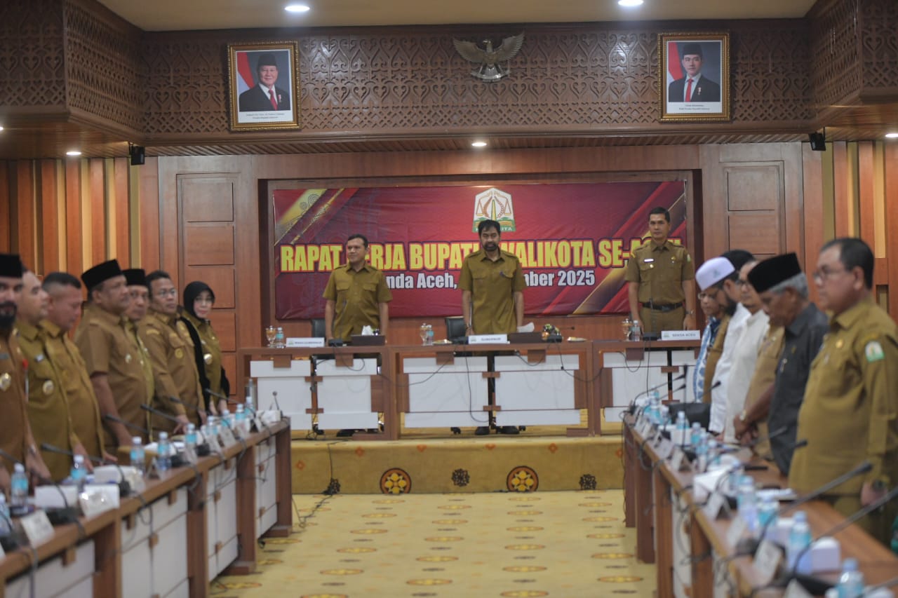 Gubernur Mualem Pimpin Rapat Kerja Bupati dan Wali Kota se-Aceh 2025