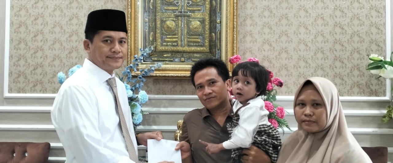 Bupati Aceh Selatan Ulurkan Bantuan untuk Pasien Bocor Jantung