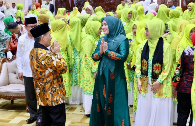 Ketua TP-PKK Aceh Hadiri Pelantikan Pengurus FAHMI UMMI Aceh