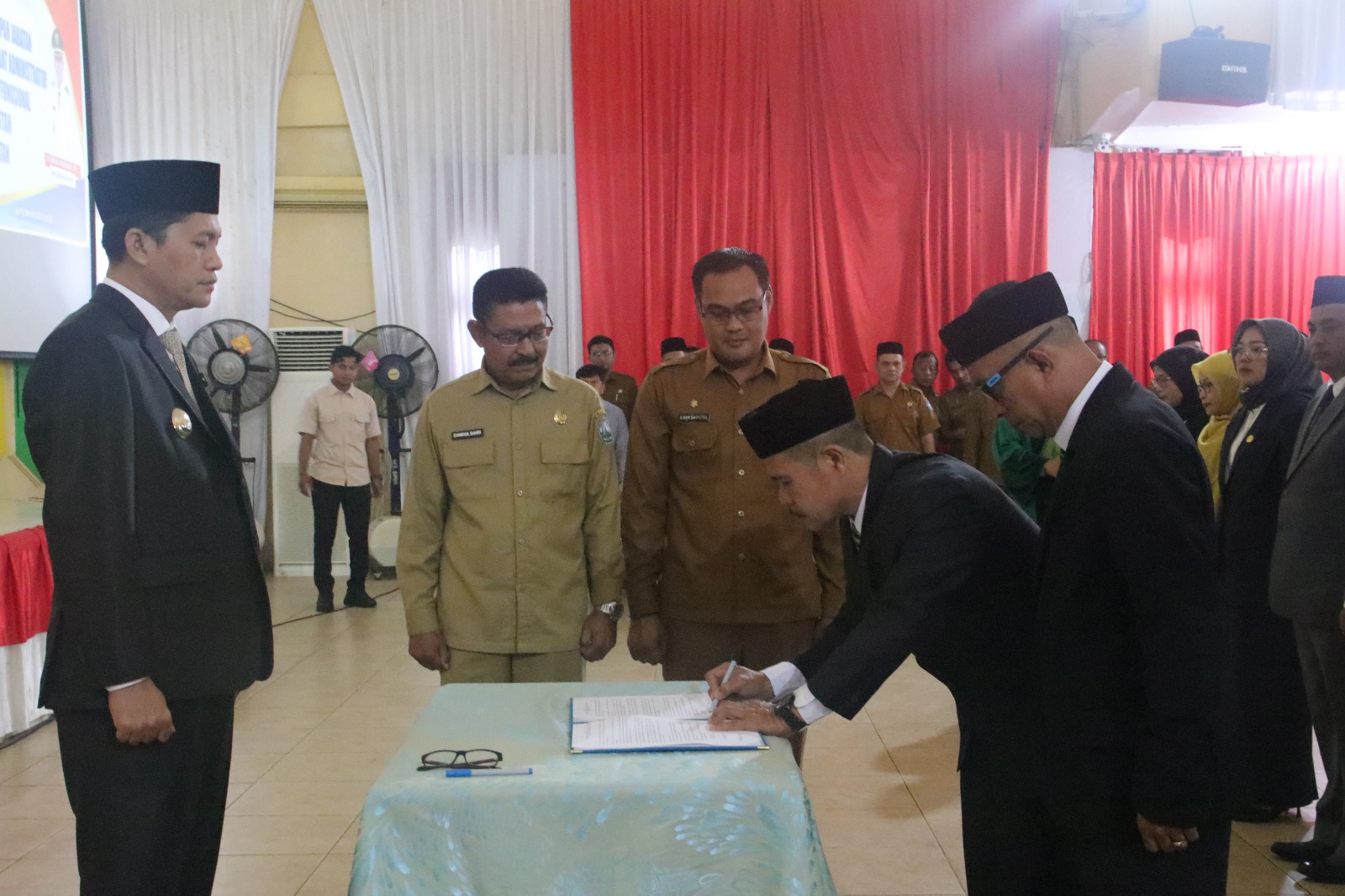Menuai Apresiasi, Bupati H.Mirwan Mutasi Pejabat di Aceh Selatan