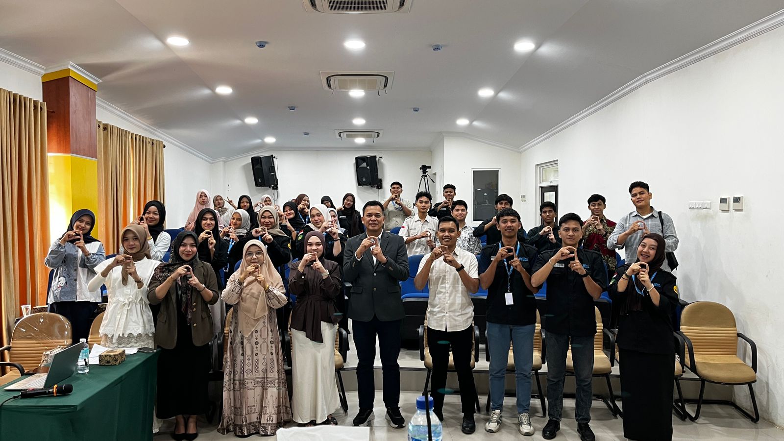 HMP Perbankan Syariah UIN Ar-Raniry Gelar Talkshow Entrepreneurship: Wujudkan Generasi Muda Mandiri dan Kreatif