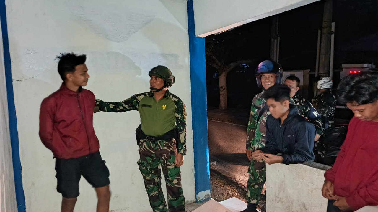 Pimpin Langsung Patroli Malam, Dandim Aceh Selatan Pastikan Wilayah Tetap Kondusif