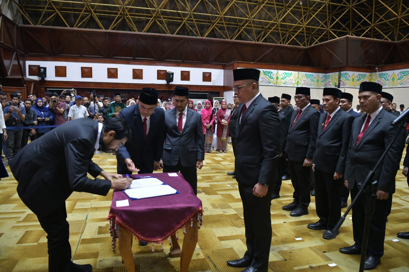 Gubernur Mualem Lantik Sejumlah Pejabat Eselon II