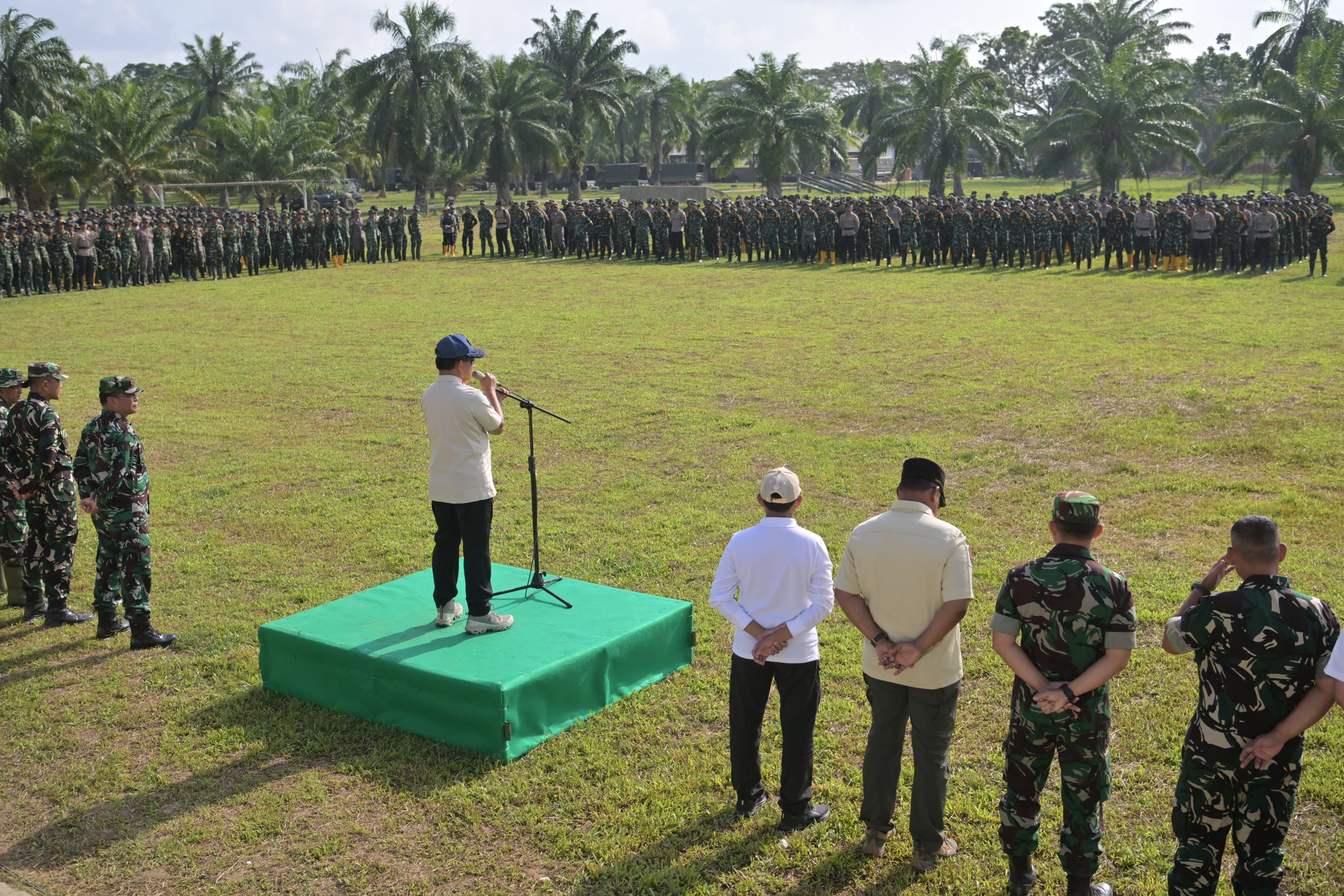 Wagub Aceh Dampingi Mendagri Beri Arahan Taruna dan Serahkan Bantuan Presiden di Aceh Tamiang