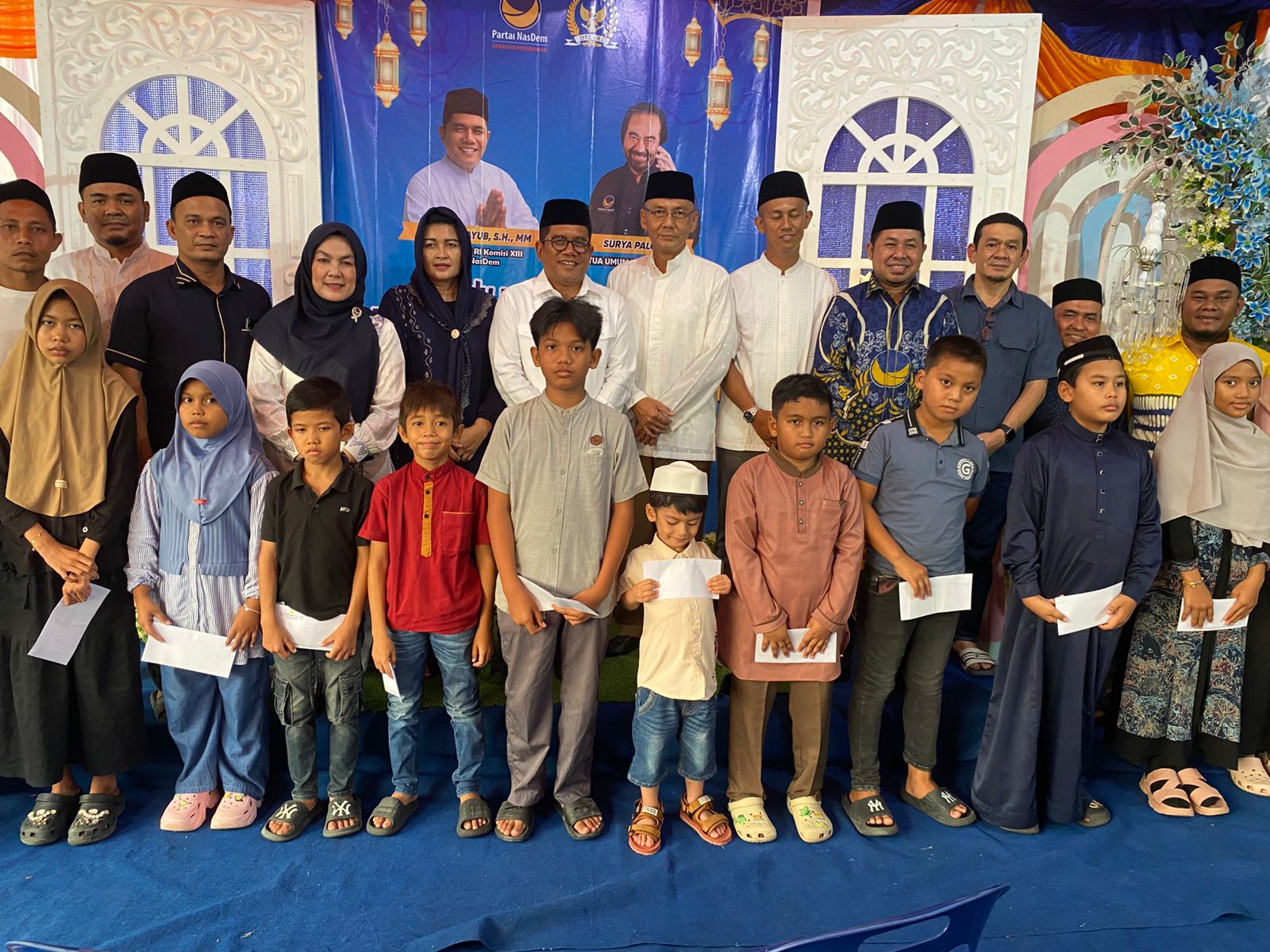 Turun Dapil, Muslim Ayub Bersama Pengurus NasDem Aceh Selatan Santuni Anak Yatim Serta Resmikan Kantor Baru