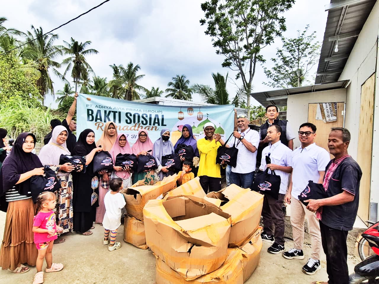 Penghujung Ramadan, PT Adhya Avia Prima Group Berbagi dengan Masyarakat Terdampak Banjir