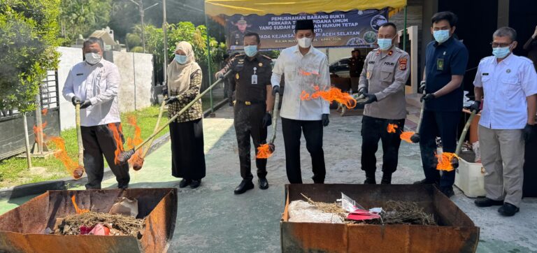 Bupati Aceh Selatan Saksikan Pemusnahan Barang Bukti Inkracht, Narkotika Dominasi Perkara