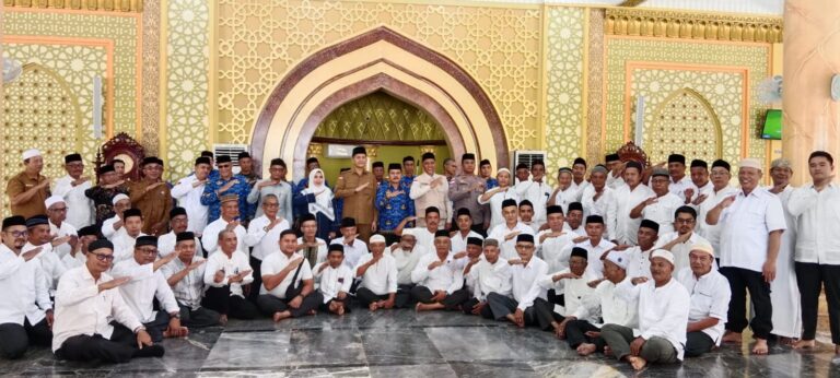 ‎Perjalanan Spiritual Yang Dinantikan Umat Islam, H. Mirwan Lepas 175 Calon Jama'ah Haji Aceh Selatan 