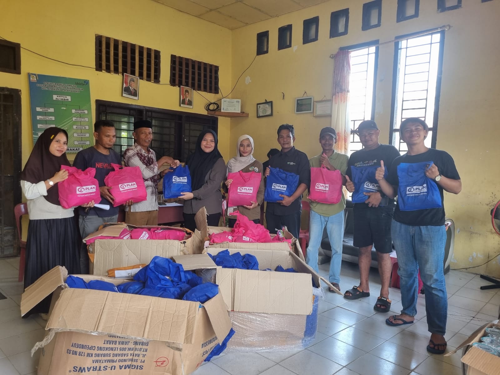 BKSDA Aceh dan Lembaga Mitra Salurkan Bantuan Logistik bagi Warga Terdampak Banjir di Desa Penyangga SM Rawa Singkil