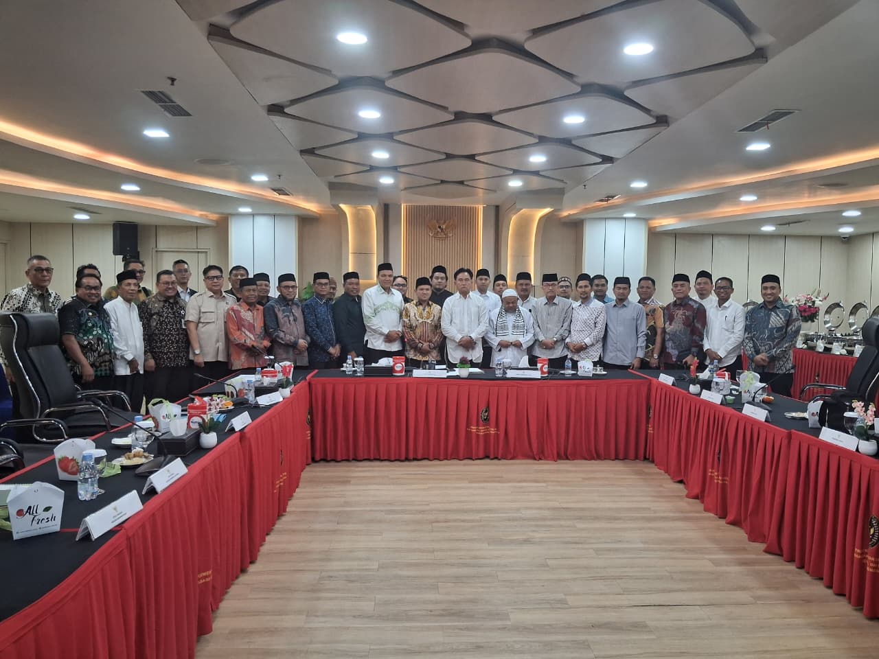 Wagub Aceh Lakukan Audiensi dengan Menko Kumham, Terkait Status Wakaf Blangpadang
