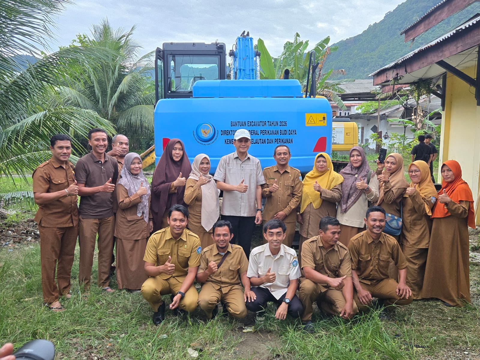 Aceh Selatan Mendapatkan Bantuan Excavator dari KKP, H. Mirwan Ini Bentuk Nyata Perhatian Pusat Ke Daerah 