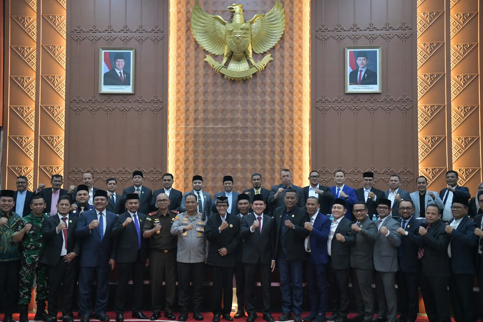 Dek Fadh Hadiri Rapat Paripurna DPRA, Sampaikan Tanggapan atas Pertanggungjawaban APBA 2025